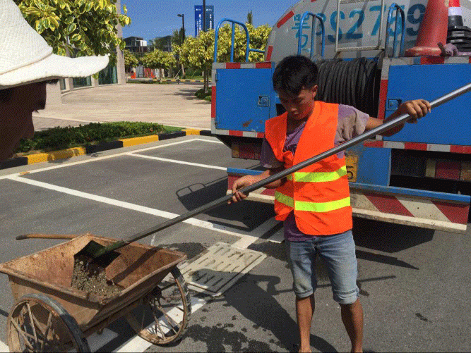 疏通清理下水道 