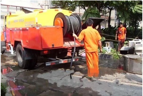 疏通小區(qū)下水道 
